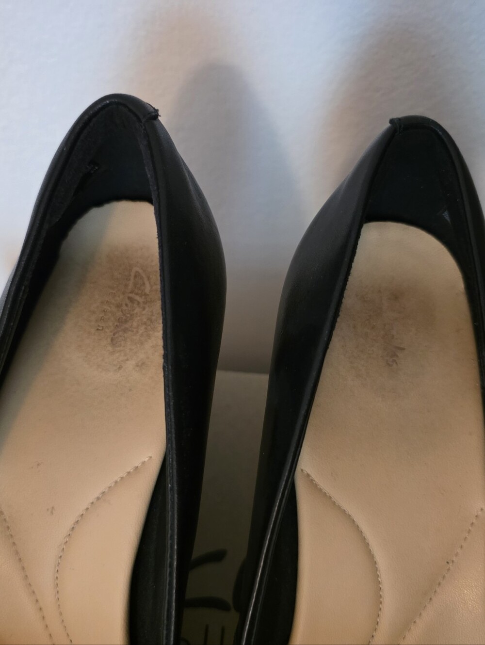 Clarks Pointed Toe Heels - Picture 7 of 7